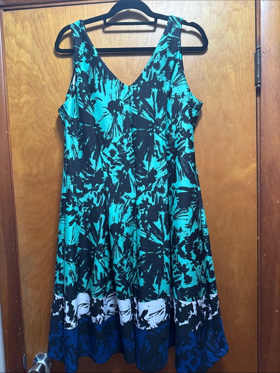 Taylor Dresses & Skirts - Taylor Teal and Black Floral Print Midi Dress